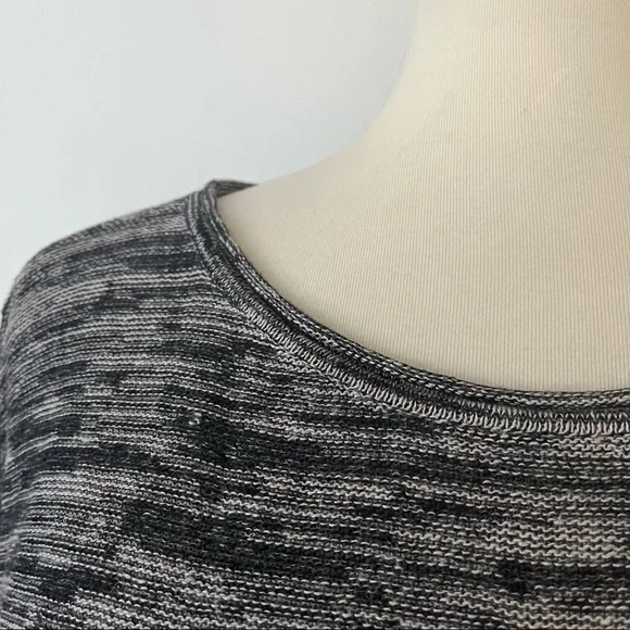 Eileen Fisher 100% linen striped dropped sleeve sweater grey black size large - Picture 11 of 12